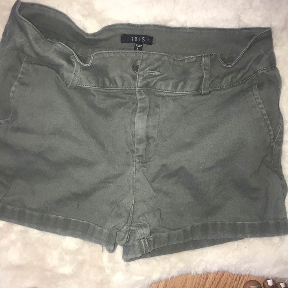 I’m selling a nice pair of green shirts!